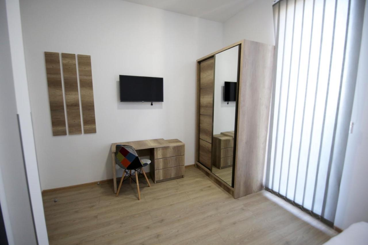 Guest House Prague Zugdidi ภายนอก รูปภาพ